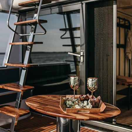 מלון מורביש אם סי Myhouseboat 2 מראה חיצוני תמונה