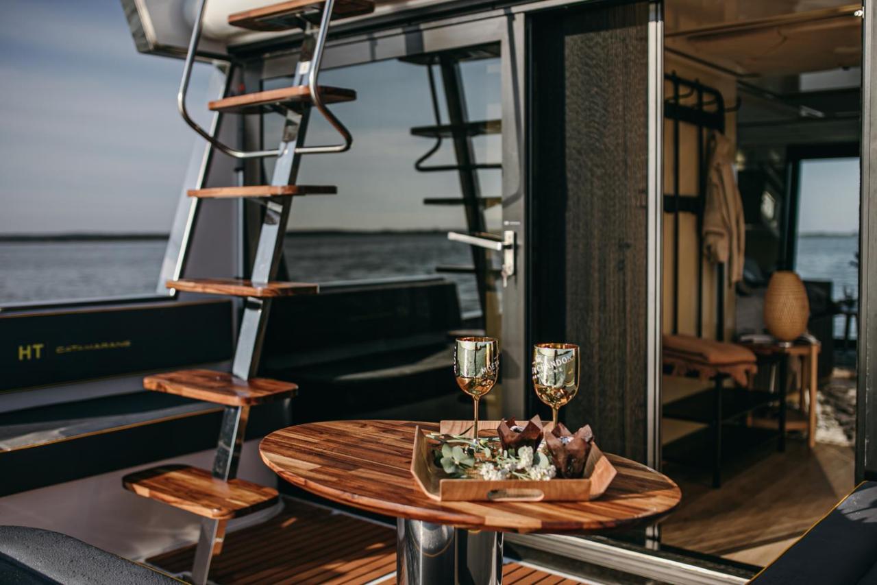 מלון מורביש אם סי Myhouseboat 2 מראה חיצוני תמונה