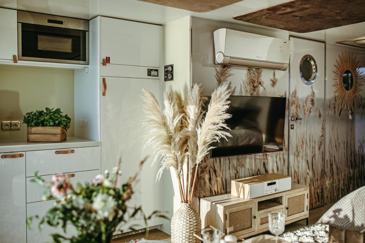 מלון מורביש אם סי Myhouseboat 2 מראה חיצוני תמונה